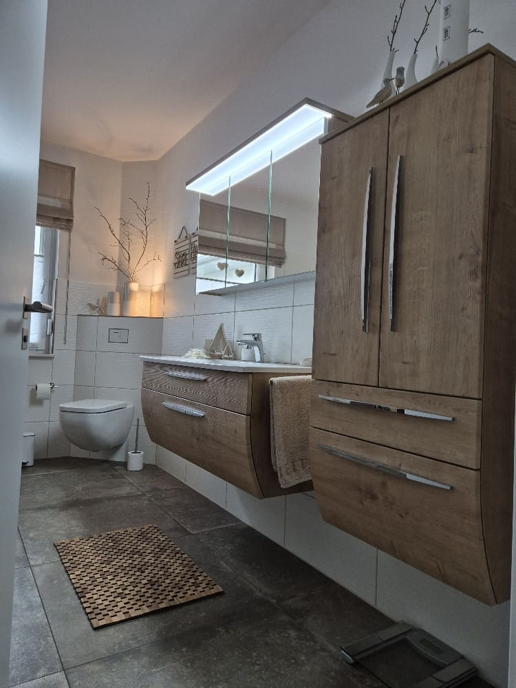 8-Badezimmer-Haengeschraenke